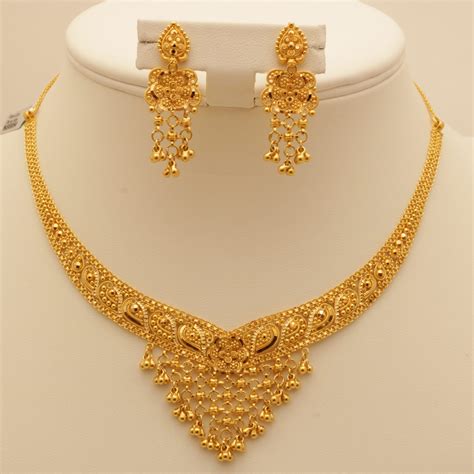 20 gm gold necklace set.